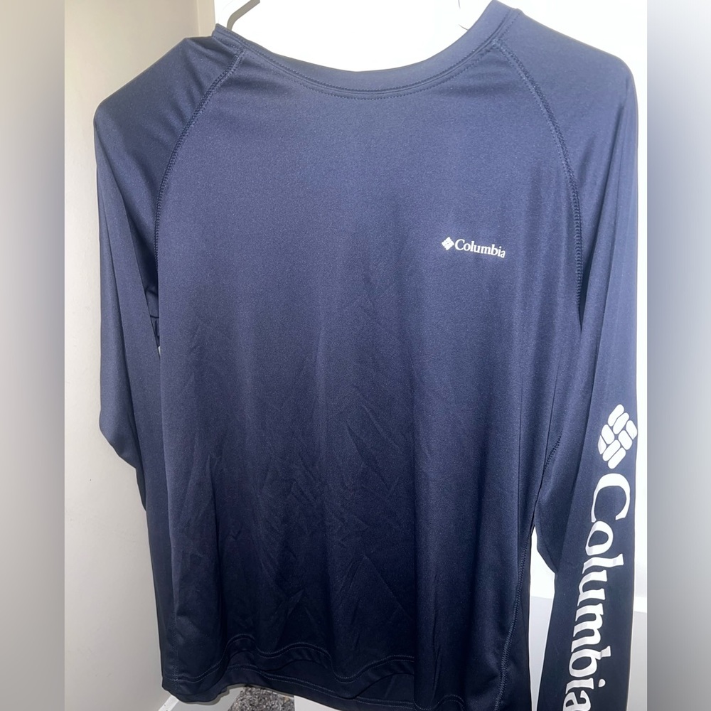 Women’s Columbia Top + DISCOUNTED SHIPPING!